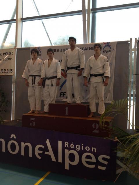 Tournoi de Fontaines 28-10-12 Podium Bastien